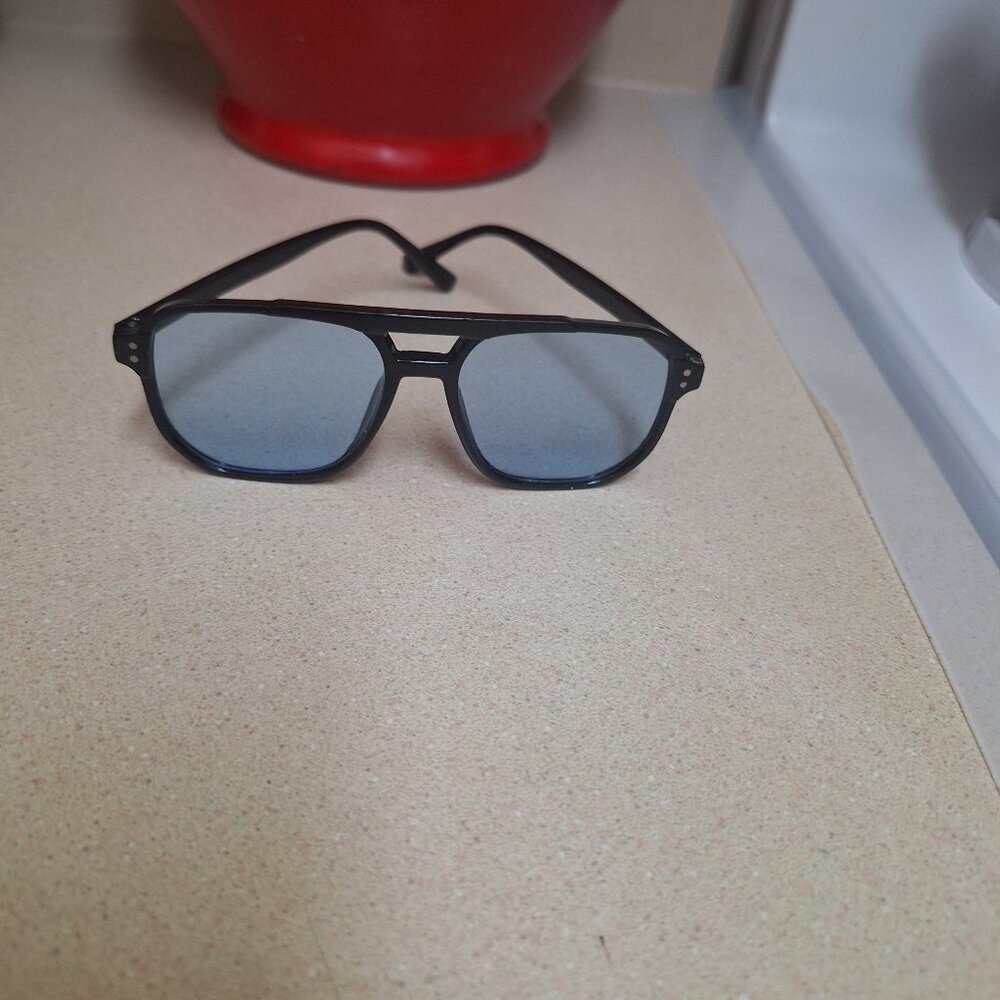 TWO WOMAN SUNGLASSES.